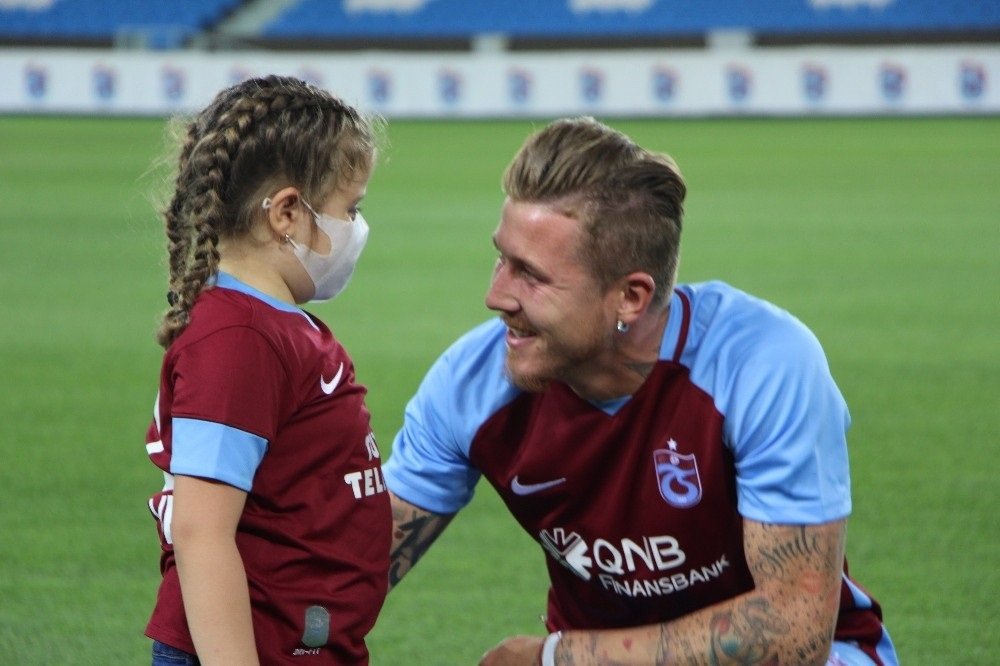 7. Kucka yetimhanede büyüdü. 