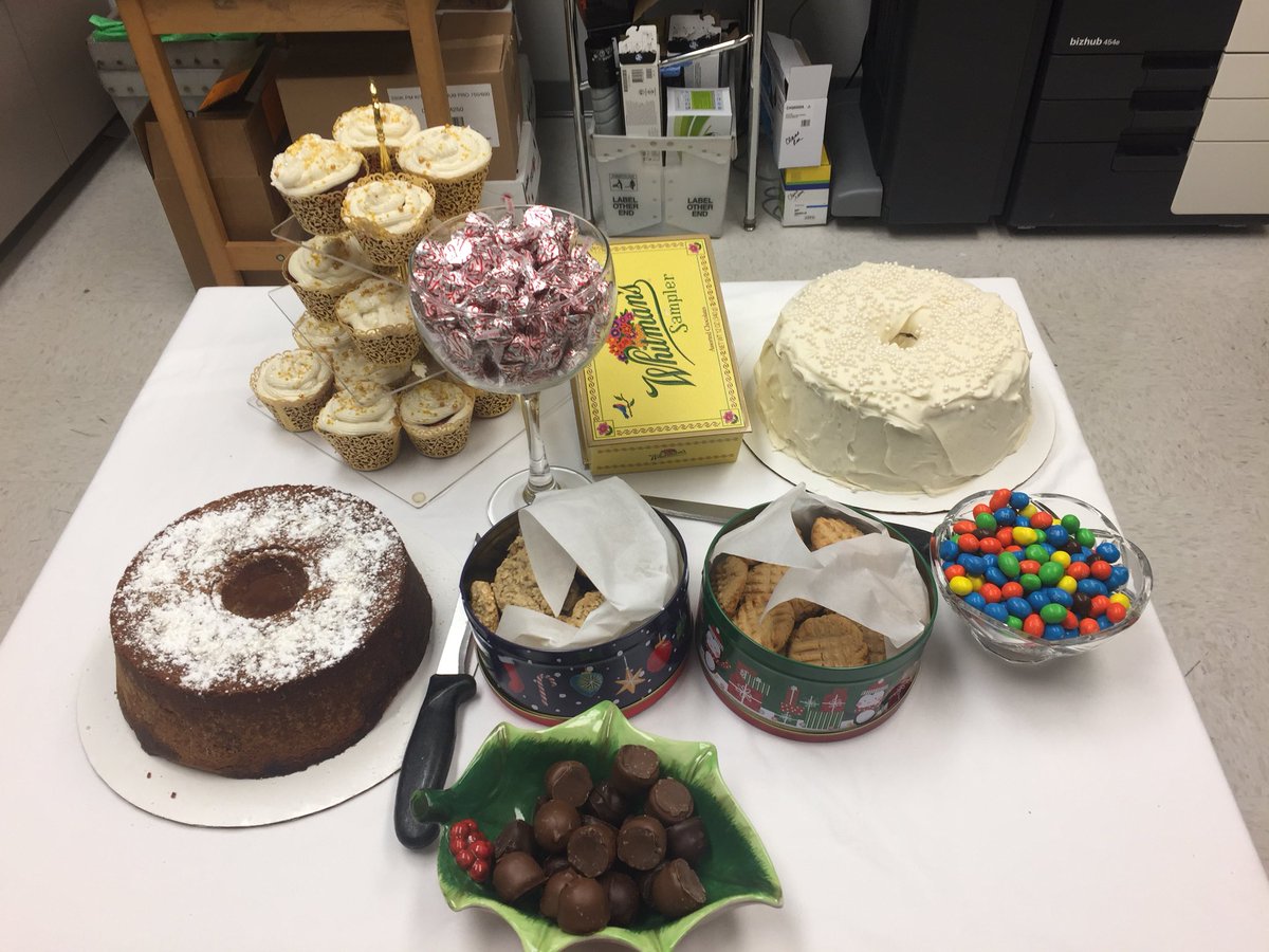 MHokenberg's tweet photo. Thank you Ms. Pala for taking care of the staff here at Mt. Vernon MS. #goodieday #herecomesbreak @MtVernonMiddle https://t.co/5etqXSPdp0