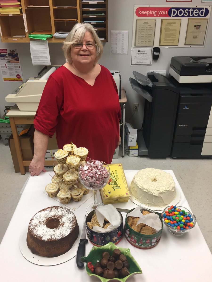 MHokenberg's tweet photo. Thank you Ms. Pala for taking care of the staff here at Mt. Vernon MS. #goodieday #herecomesbreak @MtVernonMiddle https://t.co/5etqXSPdp0