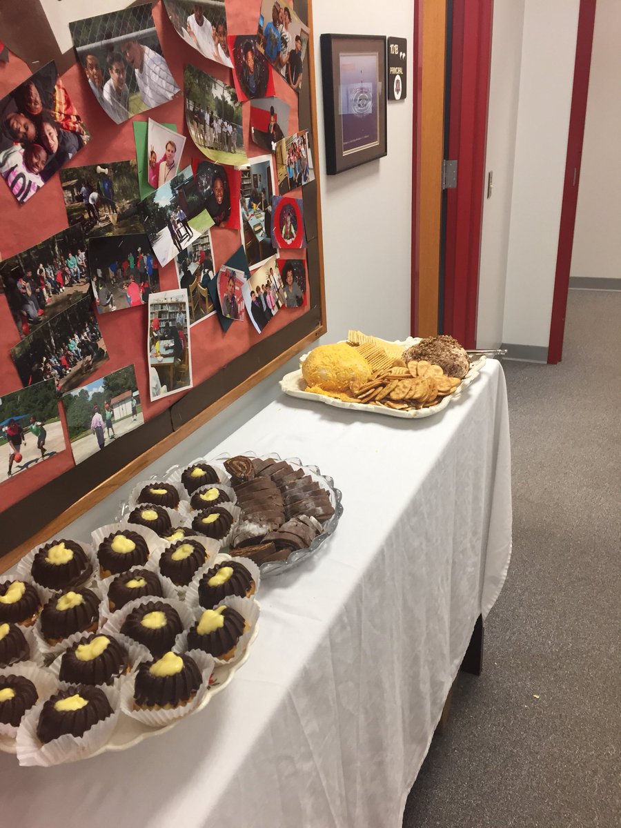 MHokenberg's tweet photo. Thank you Ms. Pala for taking care of the staff here at Mt. Vernon MS. #goodieday #herecomesbreak @MtVernonMiddle https://t.co/5etqXSPdp0