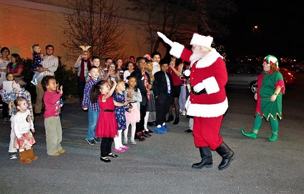 ScarResearch's tweet photo. Christmas photos from Burn Prevention Net. Annual Holiday Party, one nonprofit advocacy group.@burnprevention https://t.co/vyFjUGIsTJ