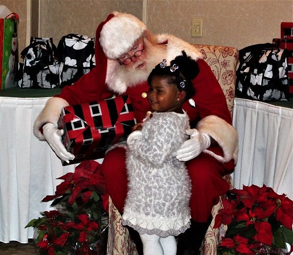 ScarResearch's tweet photo. Christmas photos from Burn Prevention Net. Annual Holiday Party, one nonprofit advocacy group.@burnprevention https://t.co/vyFjUGIsTJ