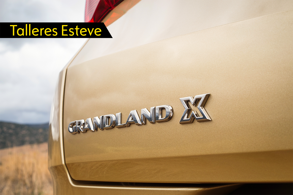 OpelAlginet's tweet photo. #Grandland X genera ese deseo incontrolable de ponerse al volante de un #SUV. ¡Date un capricho como regalo de #Navidad! #Opel https://t.co/Qxr8C53s0G https://t.co/0tVMbefJMA
