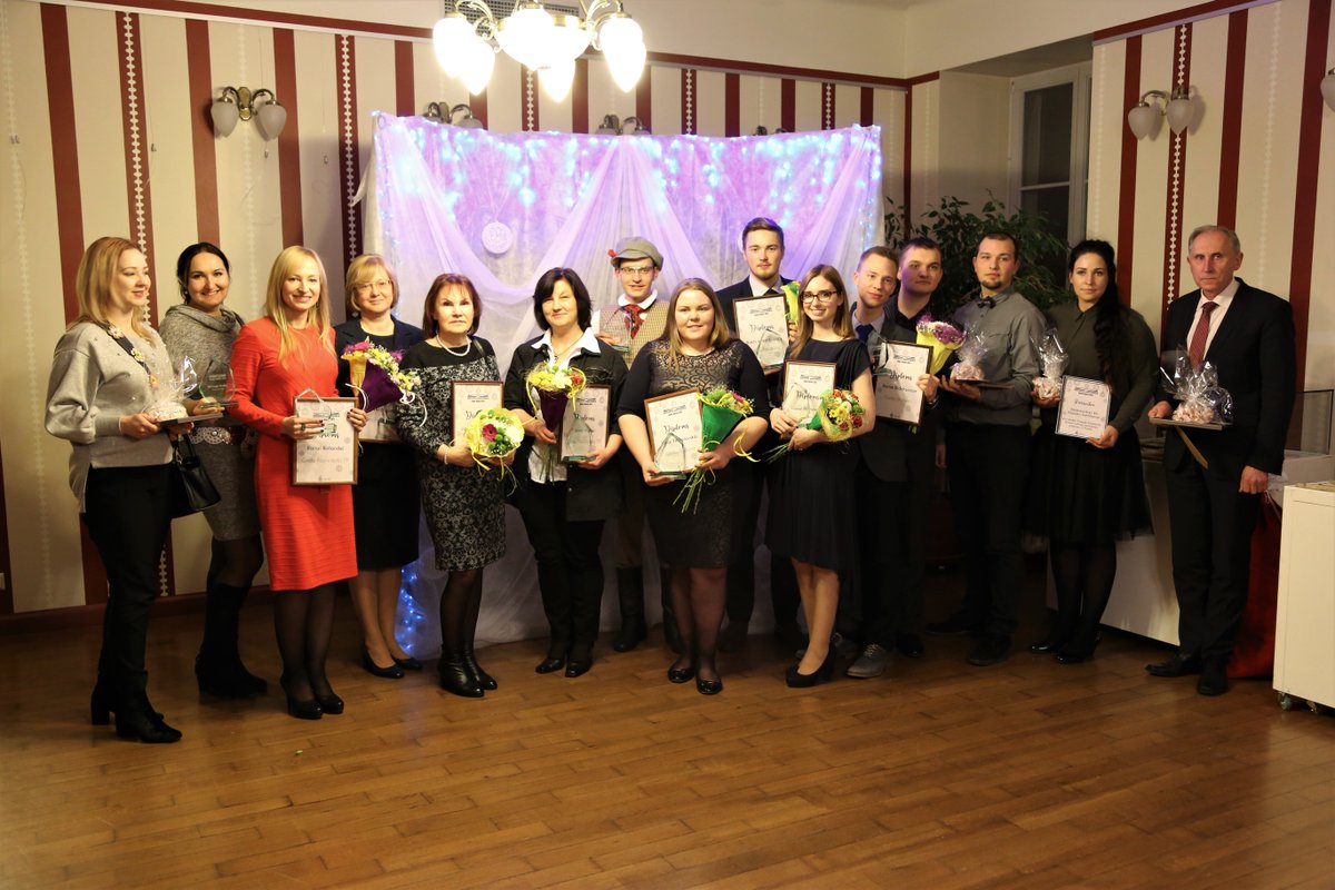 VpilsAugstskola's tweet photo. Apbalvoti @VpilsAugstskola Gada balvas laureāti dažādās nominācijās - gada pirmkursnieks, gada students un studente, gada pasniedzēji, gada pasākums u.c. https://t.co/fJfXJjEtbG https://t.co/RH5jPnefcA