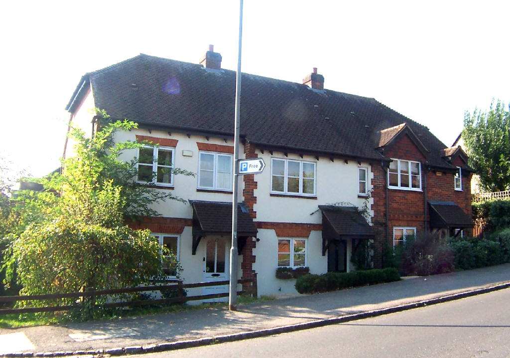 jacksonhowes's tweet photo. NEW PROPERTY ALERT! We have just added this property 'To Let.' Situated in the heart of Wooburn Green and just a stone's throw away from the village green and local amenities. Available end of February 2018. Call our friendly #Beaconsfield office for more details! 01494 681168. https://t.co/8U4B0tE2Ca