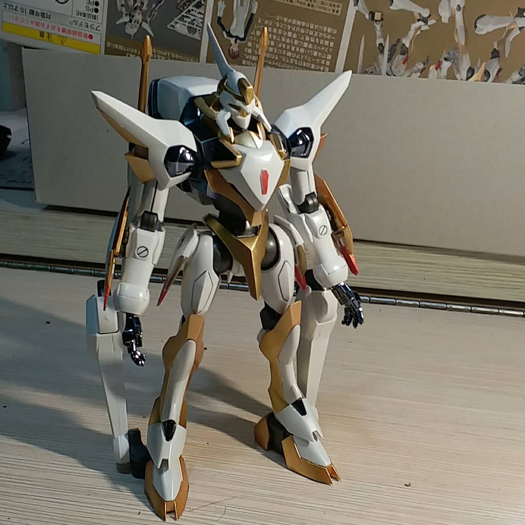 ottoyuen1's tweet photo. Done in 4 hours!
Lancelot (royal coating ver) from Code Geass (*゚∀゚)
Articulation not really satisfying due to it being a relatively older
#codegeass #lancelot #knightmareframe #プラモ #コードギアス https://t.co/sZwMXZeWwi