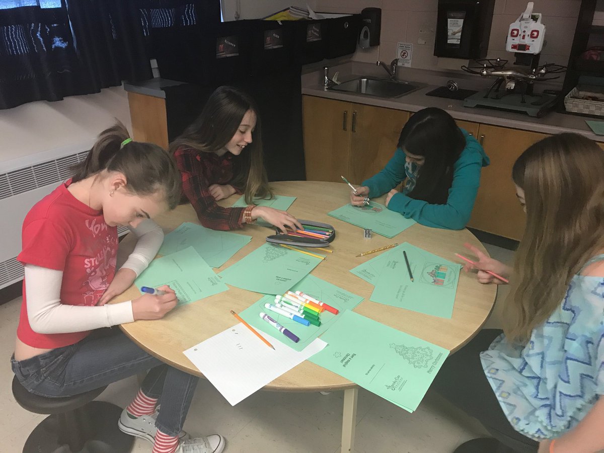 Keely_AnnLewis's tweet photo. @FGPSFalcons create Holiday Cards for their friends at Nipissing Manor #NNNDSB https://t.co/iOJKG4og8X