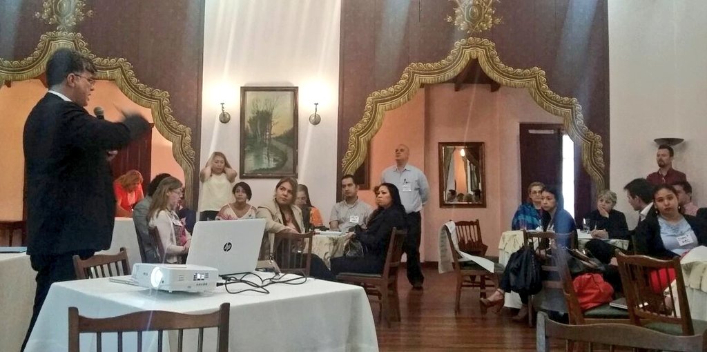 FAOParaguay's tweet photo. José Molinas, ministro de la @STP_Paraguay en el Taller de cierre de actividades #2017de la Mesa técnica Sembrando  Oportunidades, Programa Nacional de Reducción de la Pobreza Extrema. #UNFAO #HambreCero https://t.co/1y8HvsvBjK