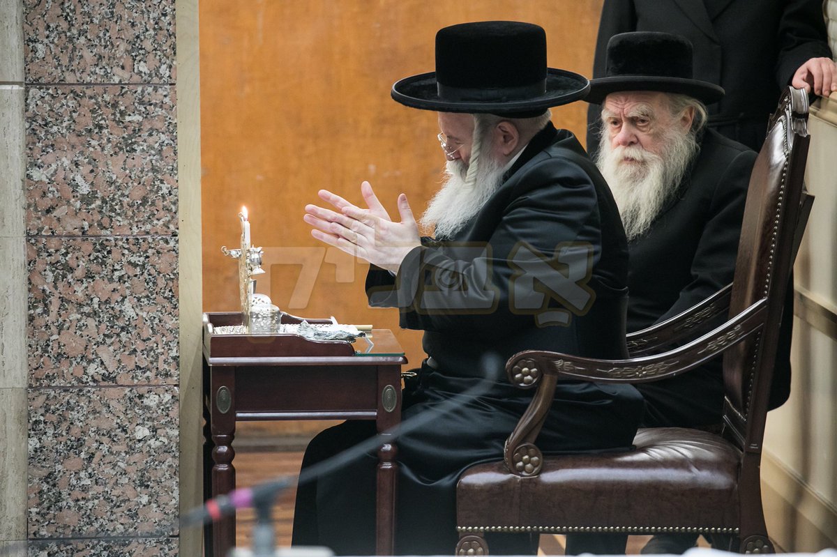AhBlickLive's tweet photo. Chanuka in Bobov. https://t.co/8MFa2XjfD0 https://t.co/PZmyBVjHBA