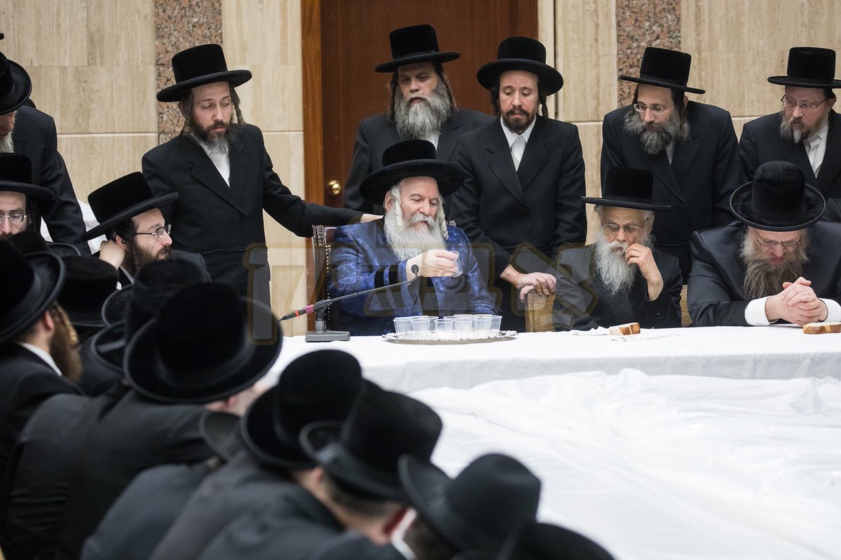 Chanuka in Bobov. theahblick.com/?p=125036