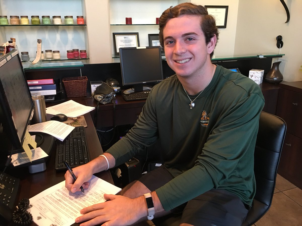 mattwrong_'s tweet photo. Been dreaming of this day since I was a little kid. Just signed my NLI to play D1 ball at Southeastern Louisiana! Thankful for the opportunity Navarro has given me and everyone who has supported me along the way! #JucoProduct #LionUp 🦁 https://t.co/D77Iw1FG3a