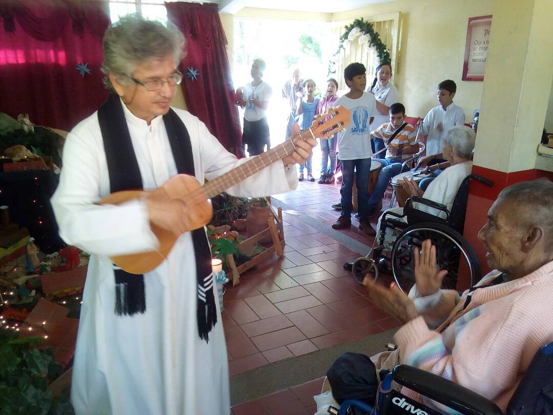 inass_urena's tweet photo. Novena al niño Jesús con nuestros adultos mayores @salainass @magallyvina @PsuvJhon https://t.co/DPaNGeHSja