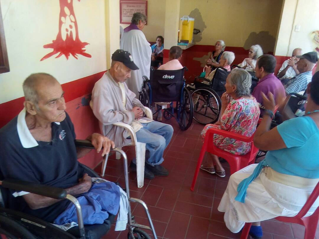 inass_urena's tweet photo. Novena al niño Jesús con nuestros adultos mayores @salainass @magallyvina @PsuvJhon https://t.co/DPaNGeHSja