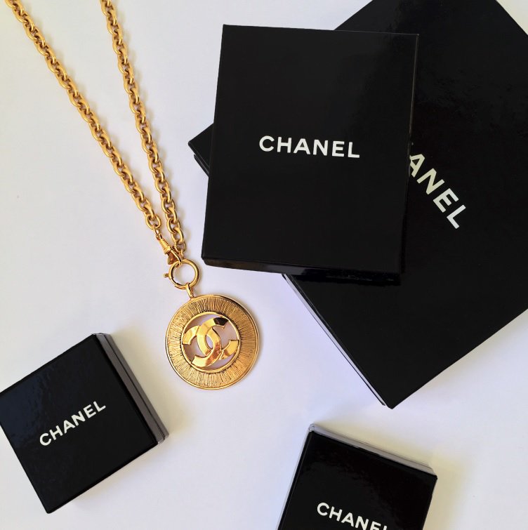 GET IT IN TIME FOR CHRISTMAS - Order before 2pm tomorrow to receive your gift in time for Christmas! [UK Next Day Delivery]