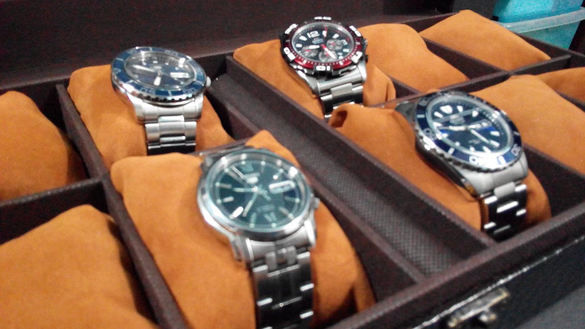 ResTulagan's tweet image. #watchCases for 12 pcs available slots. storing of our favorit watches.