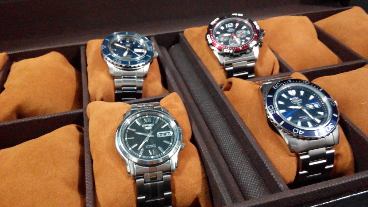 ResTulagan's tweet image. #watchCases for 12 pcs available slots. storing of our favorit watches.