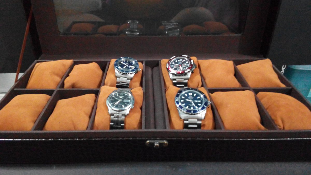 ResTulagan's tweet image. #watchCases for 12 pcs available slots. storing of our favorit watches.