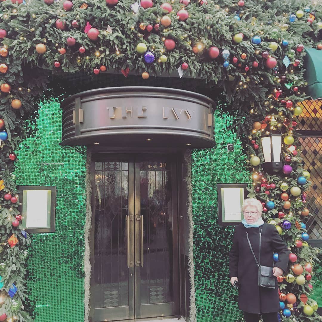 Couldn't leave without a picture, loving the decoration on <a href="/TheIvyWestSt/">The Ivy Restaurant</a> #nice #theivy #christmasdecor #lights #balls #tinsel #venue #party #celebrate #london