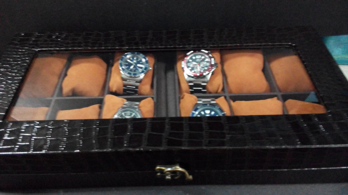 ResTulagan's tweet image. #watchCases for 12 pcs available slots. storing of our favorit watches.