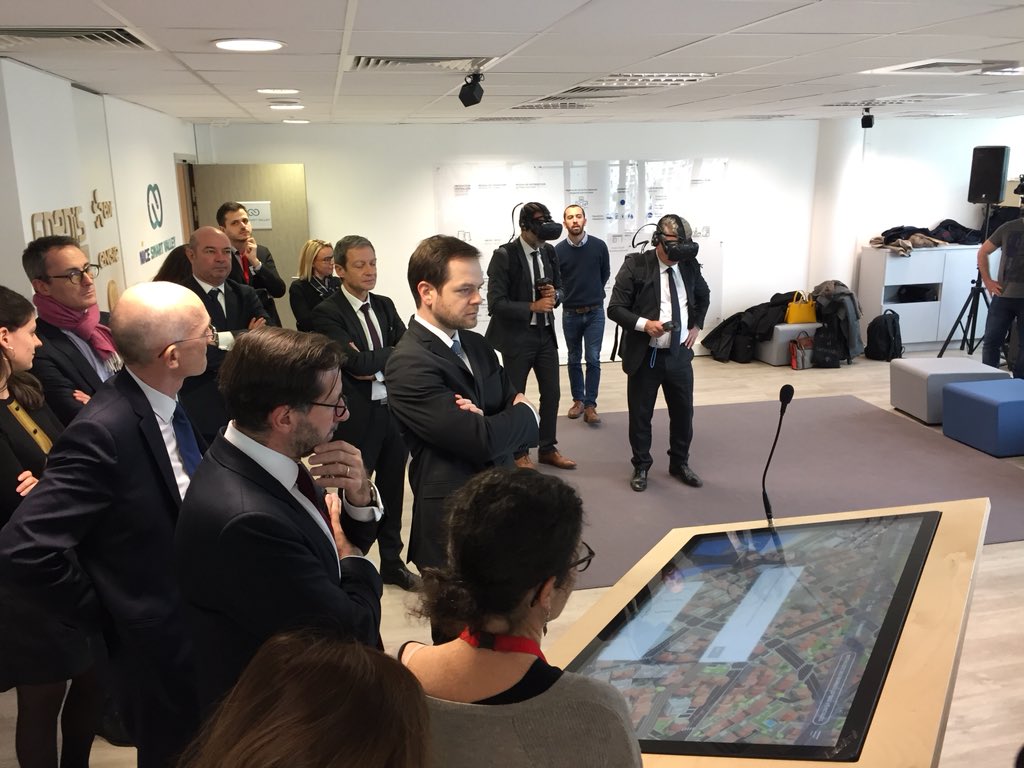 L’inauguration du showroom <a href="/NiceSmartValley/">Nice Smart Valley</a> a commencé.
La réalité virtuelle pour vivre, comme au réel, l’expérience <a href="/smartgrid/">smartgrid</a>.
<a href="/JeanLemaistre/">Jean Lemaistre</a>, le directeur général  adjoint de <a href="/GRDF/">GRDF</a> installe des #cogeneration #biomethane sur le terrain... une des flexibilités du démonstrateur.