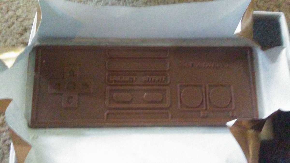 JoeyHollywood1's tweet image. The #ScreenWave candy bar looks like Nintendo controller lol