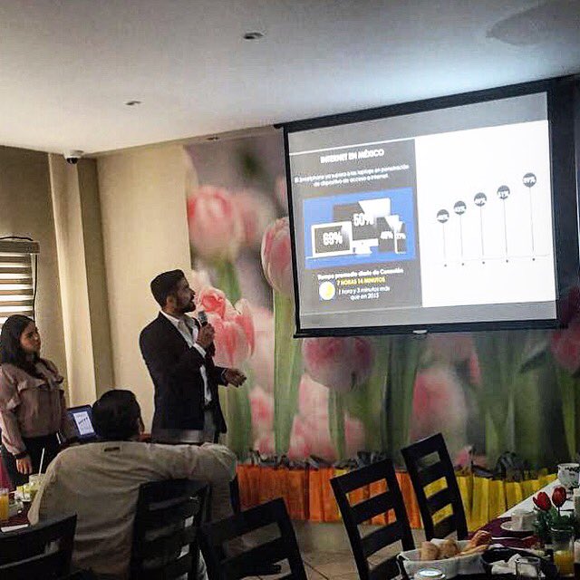 quikemonroy's tweet image. #sabiasque en 2017 se estima que los ingresos por publicidad digital serán de $204,802,000,000 USD y sólo el 34% de las empresas tiene definida una estrategia de #marketingdigital.
#programmatics