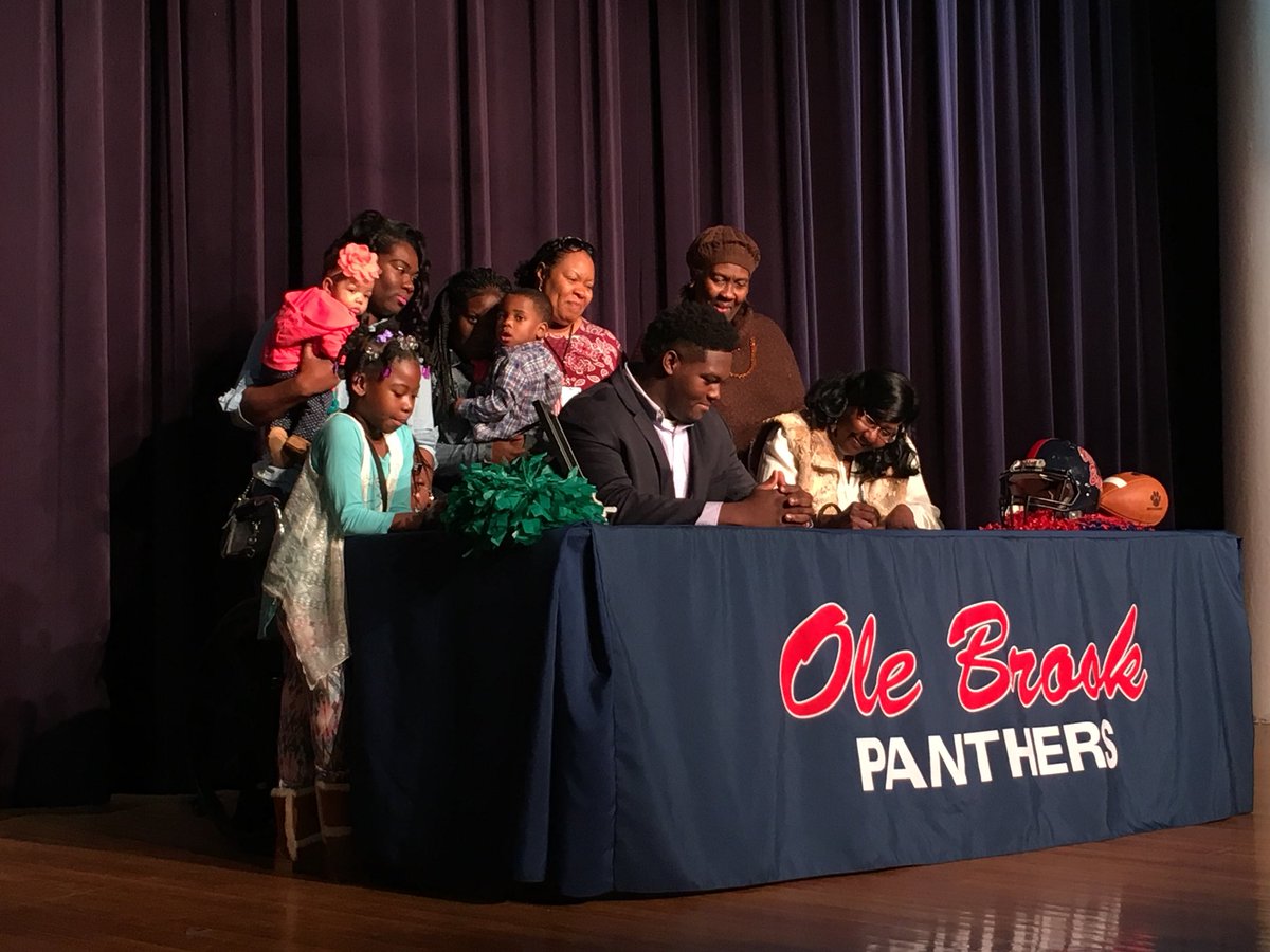ChrisHudgison's tweet photo. Special day at Brookhaven. Three Panthers going D1
- Trace Clopton (Southern Miss)
- Jemaurian Jones (Southern Miss)
- Jeffery Johnson (Tulane) https://t.co/5JbIKsG7OI