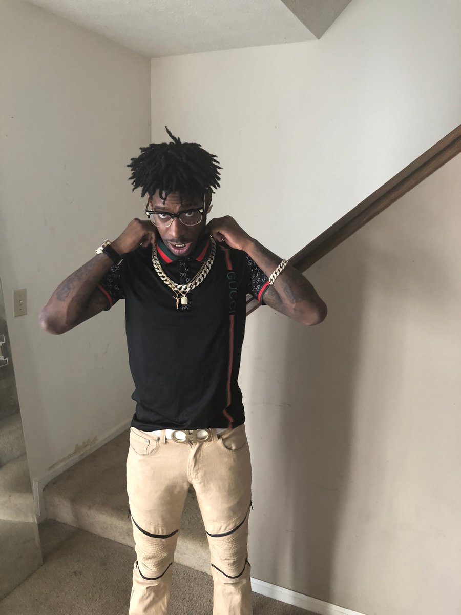 theeddiebars's tweet photo. Its A Photoshoot! Yeahhhh, It's A Photoshoot!!! #Gucci #GucciGang #EddieBars #eddiebars #eddie #bars #images https://t.co/B3FcXKfZxN