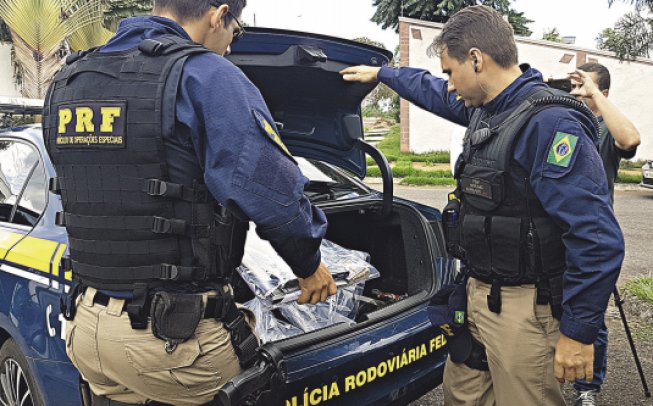 jornalhojeemdia's tweet image. Delegados presos na megaoperação Fênix são exonerados.

Link: hoje.vc/1dhxl