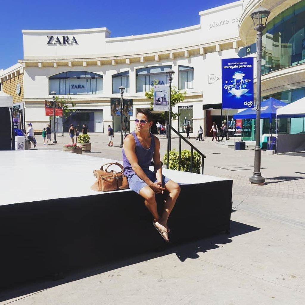 _HectorLopez_'s tweet photo. Shopping in El Salvador #elsalvador #shopping #centrocommercial https://t.co/7mwybP3j0m https://t.co/LnSOnkO1N9