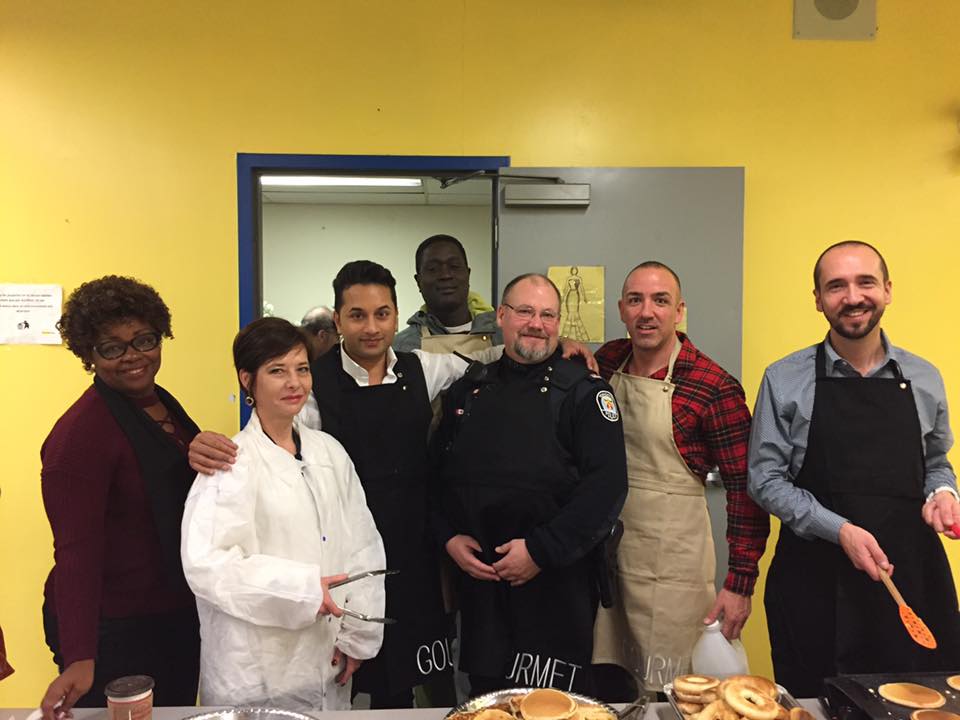 sergeincanada's tweet image. Thank you to the @TorontoPolice staff to help the French Secondary school @Collegefrancais with the breakfast they offered to the students and with the baking crepes activity. It is always with great peasure that the @CSViamonde schools collaborate with the #Police services