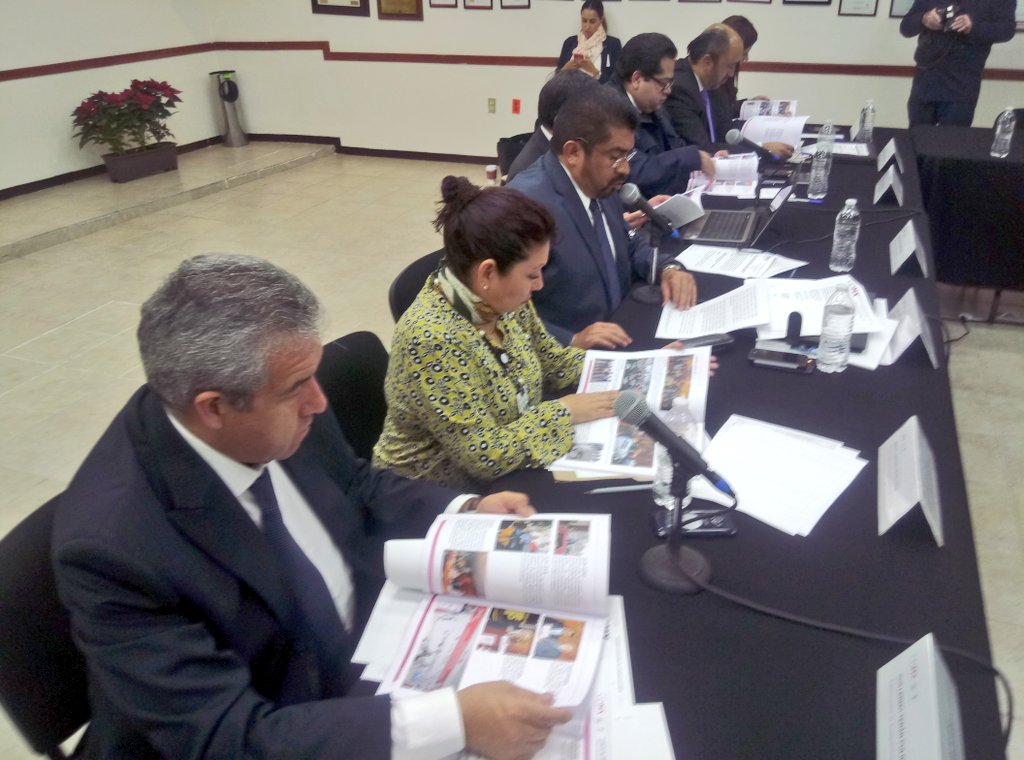 JJ_Olea's tweet photo. En sesión ordinaria del Comité de Profesionalización de la #PGJCDMX, presentamos el #InformeDeActividades 2017 del @IFP_CDMX, casa de estudios de la @PGJDF_CDMX. https://t.co/Lp00ReqCK6