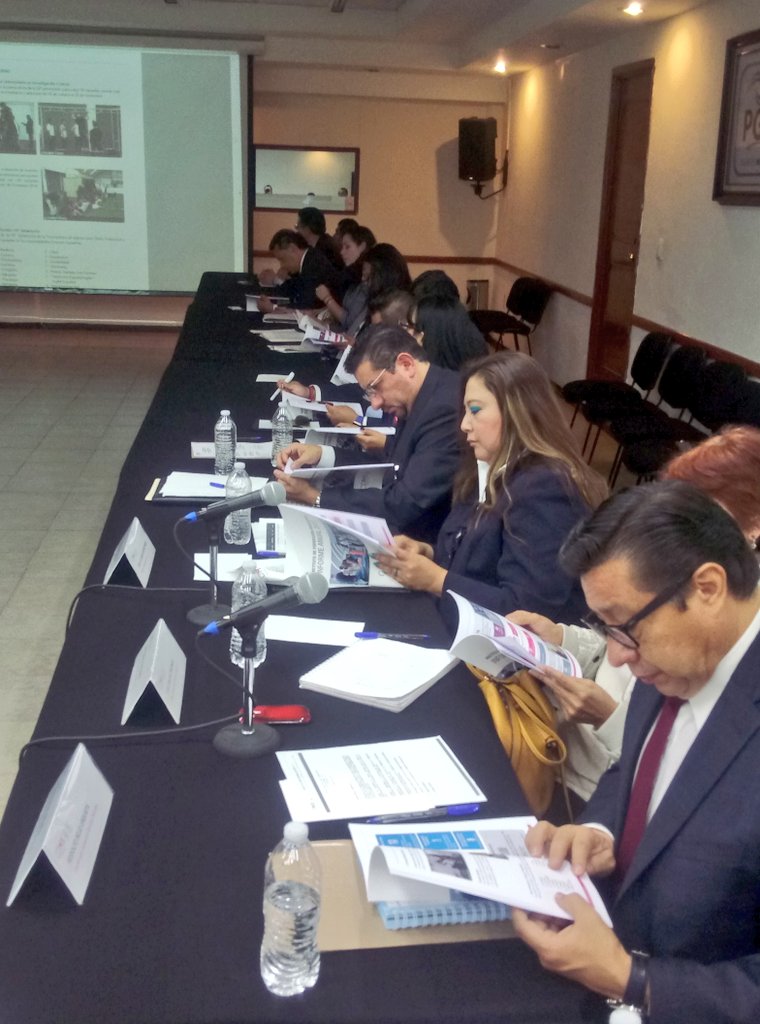 JJ_Olea's tweet photo. En sesión ordinaria del Comité de Profesionalización de la #PGJCDMX, presentamos el #InformeDeActividades 2017 del @IFP_CDMX, casa de estudios de la @PGJDF_CDMX. https://t.co/Lp00ReqCK6