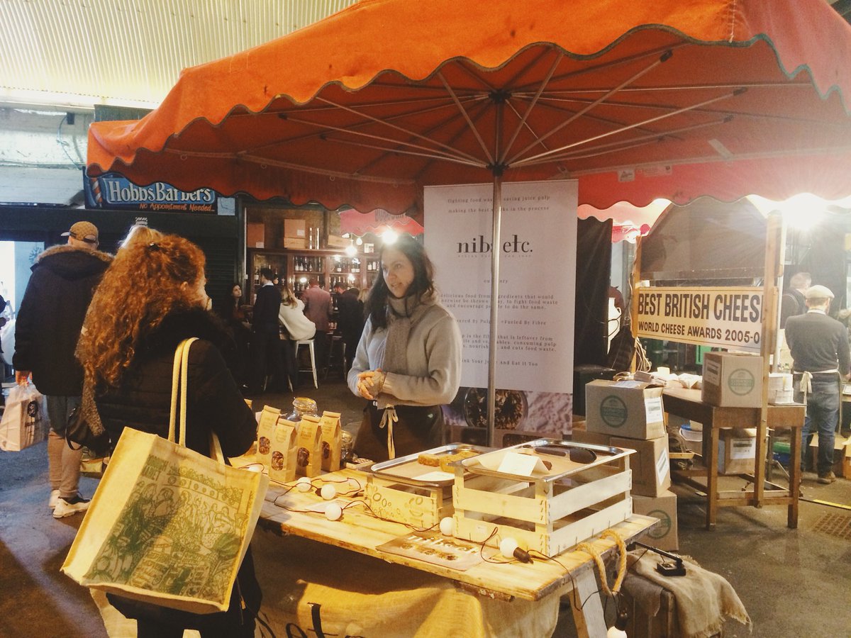 IslingtonFA's tweet photo. Look who we spotted at Borough Market! Chloë from Nibs Ect. . Chloe makes amazing things like granola and crackers using juice pulp! https://t.co/2CQZ3oo3jO