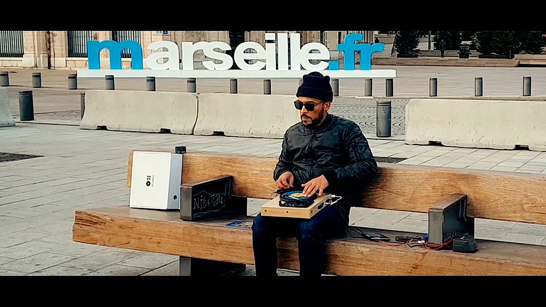 djsamyofficiel's tweet photo. ✔NEW VIDEO OUT NOW✔ 
(First appearance of the @SpinboxHQ in France.) #scratcheverywhere movement #portablism #Spinbox is a portable turntable that you assemble yourself. ✔FULL VIDEO: https://t.co/oiAukwUb9E https://t.co/SP1LhIq65P