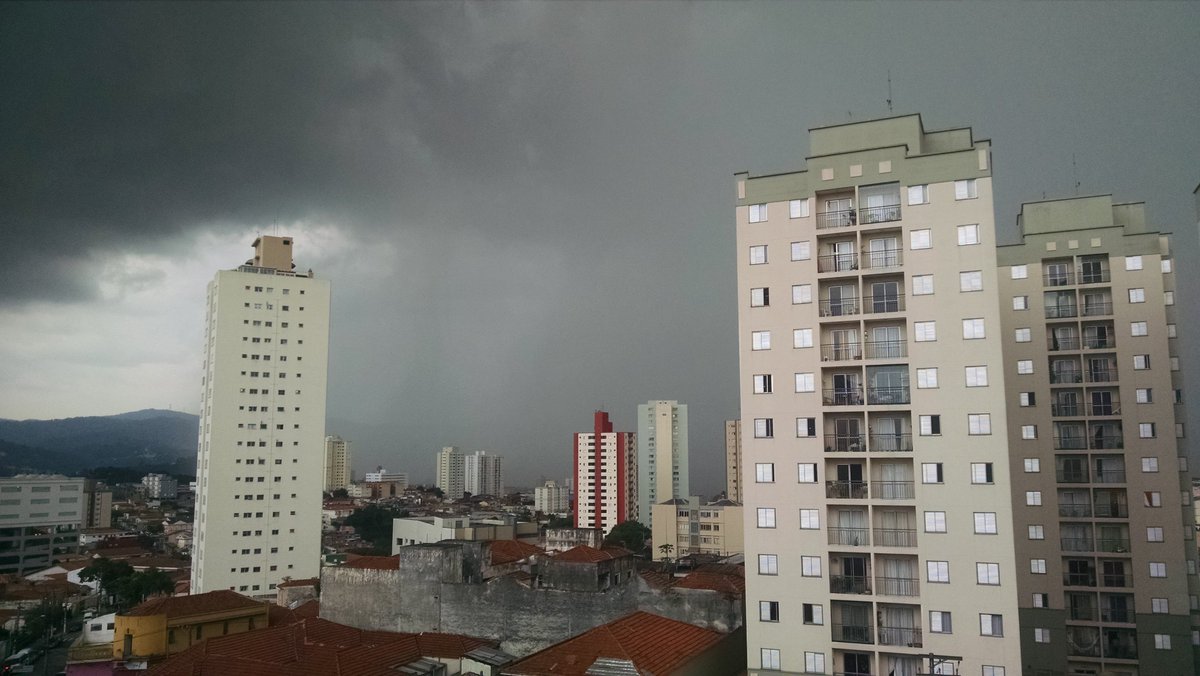 idterritorial's tweet photo. Tempestade sobre o aeroporto de Guarulhos. https://t.co/QKJHDJYGxV