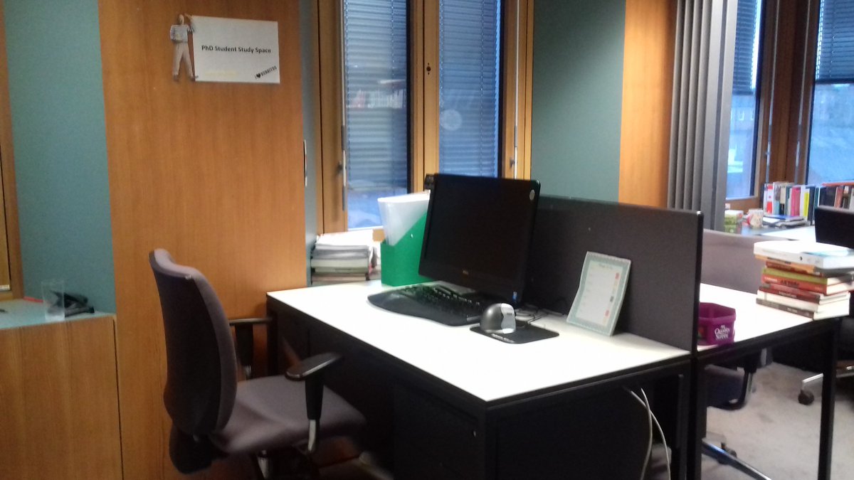harrietlcsmart's tweet photo. Toodles #phddesk - I can't pretend I'm not happy to see the back of you π
#beforeandafter #notactuallysubmittedyetthough https://t.co/Rh1LU1zPeU