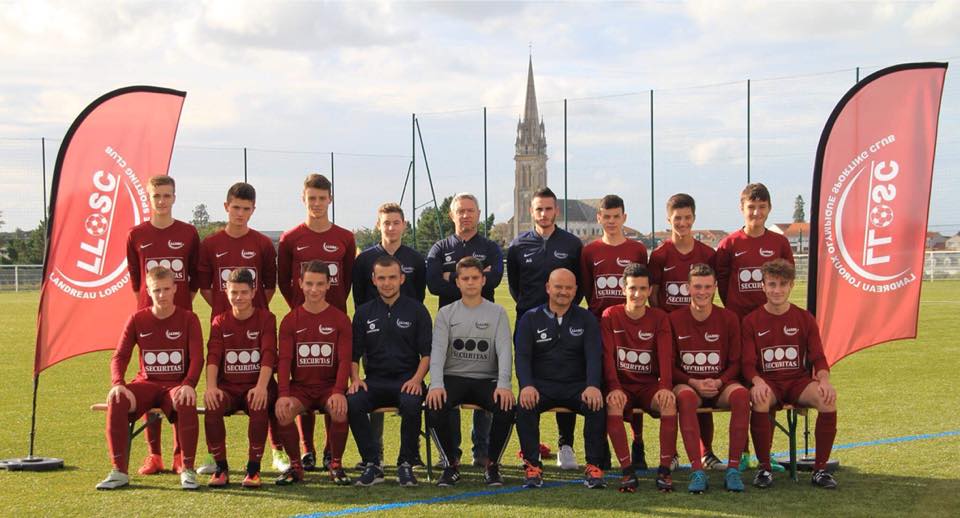 LigueFootLFPL's tweet photo. 🏆 Les affiches des 16e de finale de la Coupe des Pays de la Loire #U18/#U19 sont connues avec notamment pour le petit poucet @Lloscfoot  (photo) la réception du voisin de l'AC @BasseGoulaine : https://t.co/cbn5YcPNlV https://t.co/SF0gXlKRbY