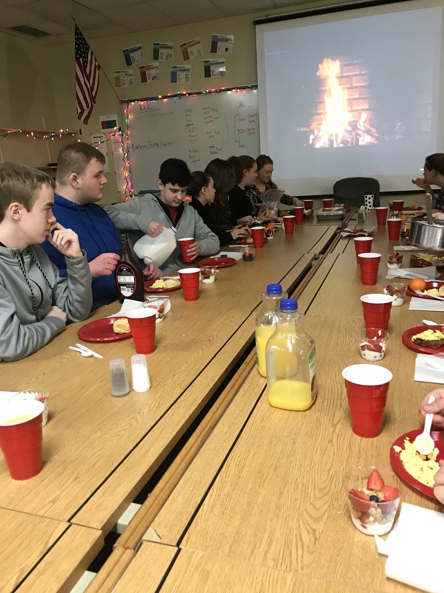 Wonderful student-prepared breakfast this morning to practice our (semi) formal #tablemanners (complete with fine china and a roaring fire)!Awesome job, kiddos! 😎🎄🍳🥓🍽#exploringcollegeandcareers #ndchargers <a href="/NorthDecaturHS/">North Decatur High School</a>