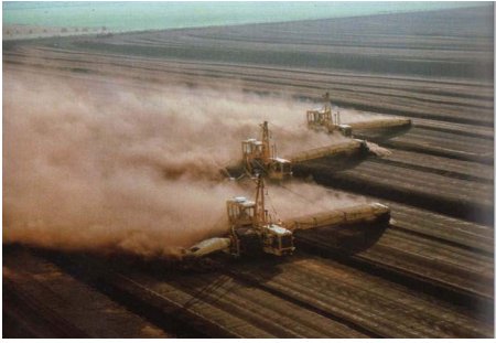 davidhealyv's tweet photo. @IUCN @IUCNpeat Roughly 20% of Ireland's ghg emissions come from the ongoing destruction of our peatlands, particularly for the European horticultural peat market and for electricity. https://t.co/BtObixE62o