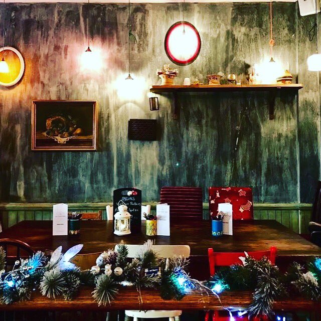 Get yourselves &amp; all your loved ones together this Christmas! Book our large table and fill it with laughter, great wines &amp; gorgeous tapas! 🎄🙌