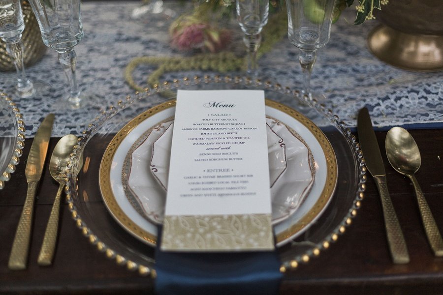 Christmas Dinner Tip #56:
Eat with your Eyes. A well-dressed table makes cooking look &amp; taste its best!
📷: @avamoorephotography 
📄: <a href="/dodelinedesign/">Dodeline Design</a> 
🌺: @wildflowersinc 
🗒: @teleiosevents 
Linen: @cdlinen 
🍽: EventHaus 
#charlestonwedding #charleston #destinationwedding