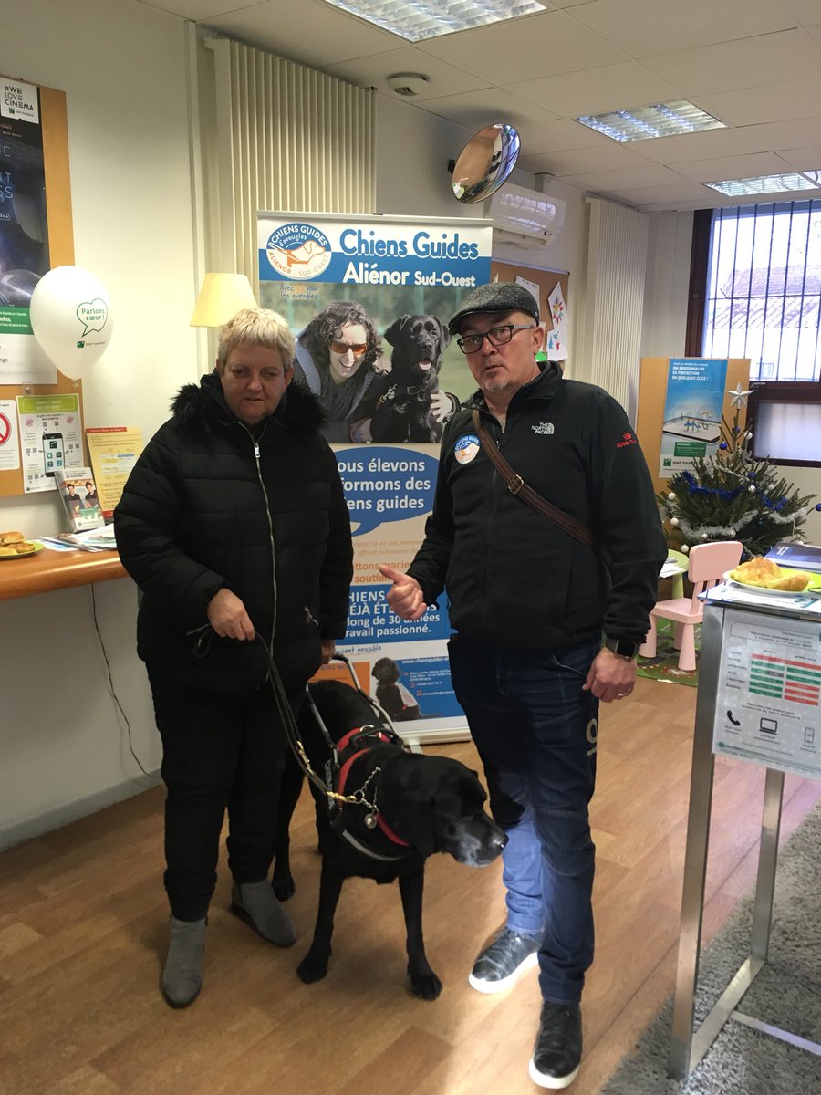 GLe_Melledo's tweet photo. Journée #ParlonsCoeur dans votre agence @mabanque_bnpp Villenave-d’Ornon. Toute l’équipe engagée et fière d’avoir contribuée à promouvoir @EcoleAlienor . Un grand merci à nos clients très réceptifs et aux intervenants de l’école, Jarod compris. #solidaires https://t.co/Xecui9uLNd