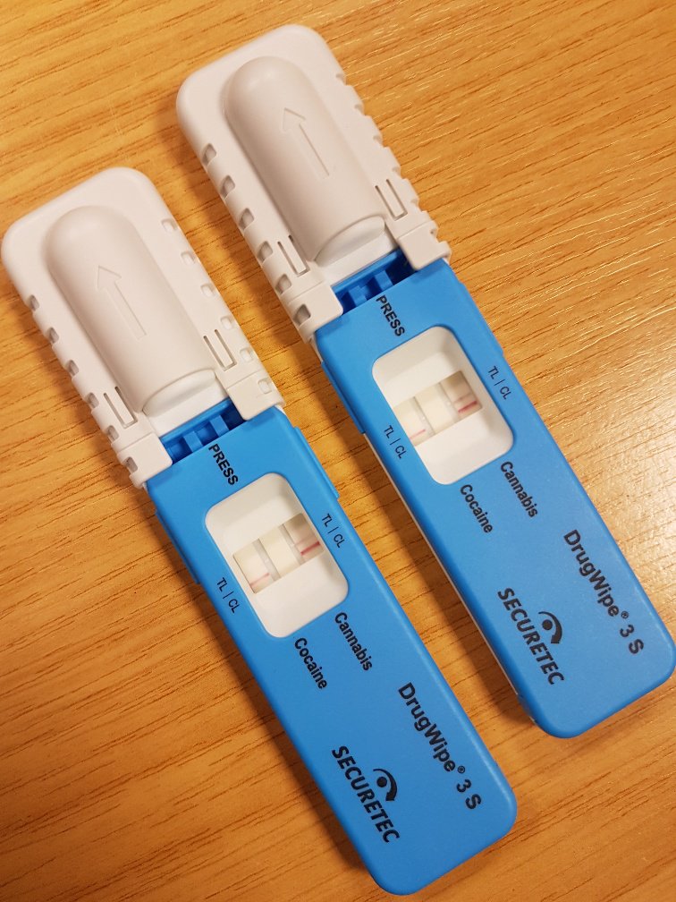 Two positive #drugdrive stops on #Anglesey in one day: Van seen speeding on #A55 #PentreBerw. Driver stopped and tested positive for cannabis. Second driver stopped due to manner of driving - also tested positive for both cannabis & cocaine
 
#Fatal5 #ChooseWisely