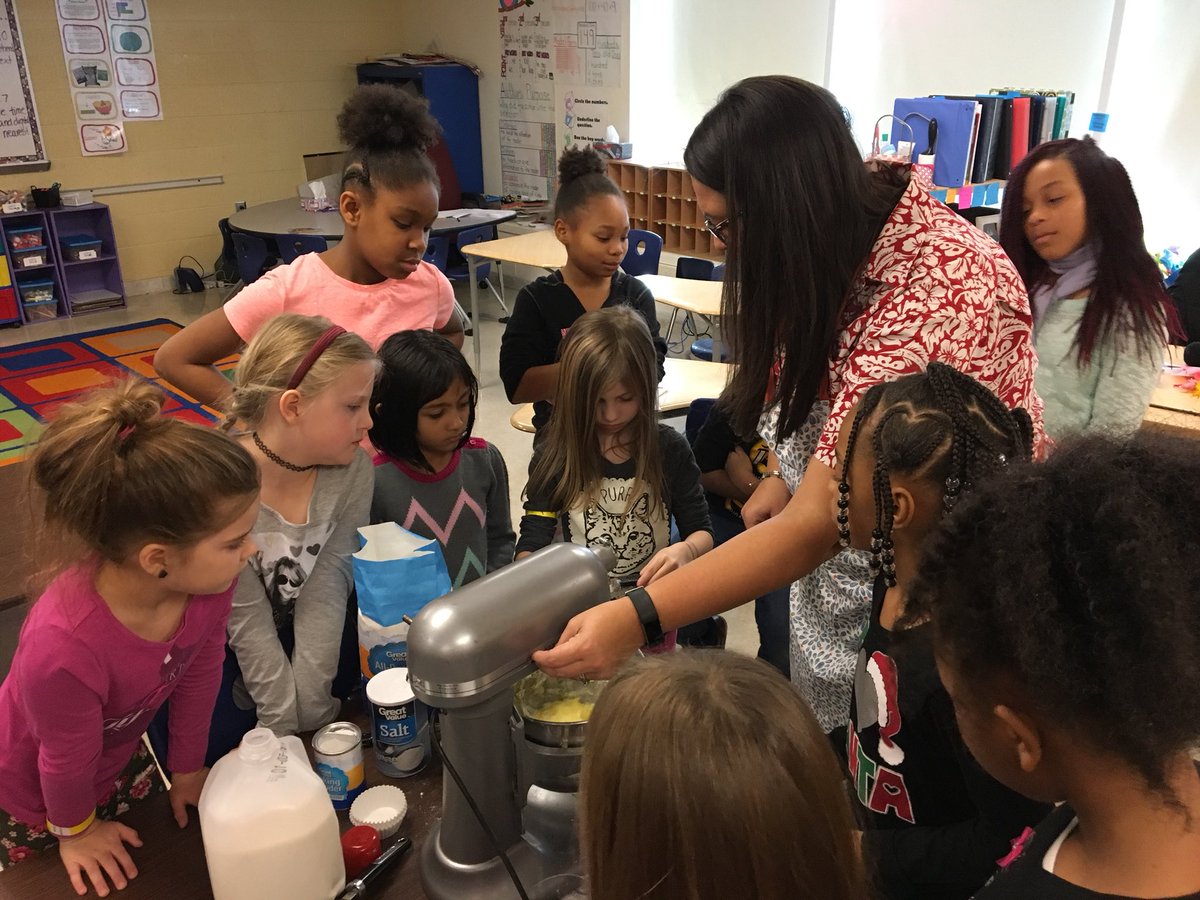 SuptMJBrown's tweet photo. So many incredible, hands-on learning opportunities for our students at @HMSTEMtigers during #STEMcation!!! #reynproud https://t.co/b3n3XkDsSg