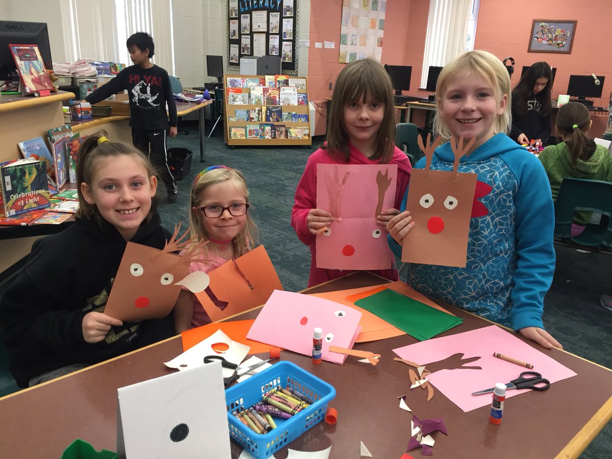 EmmaKingES's tweet image. @MrsColvinsClass worked with Mr. Renwick’s students and @dguthrie38 to create cards, snowflakes and crafts. We have some very creative and excited students!