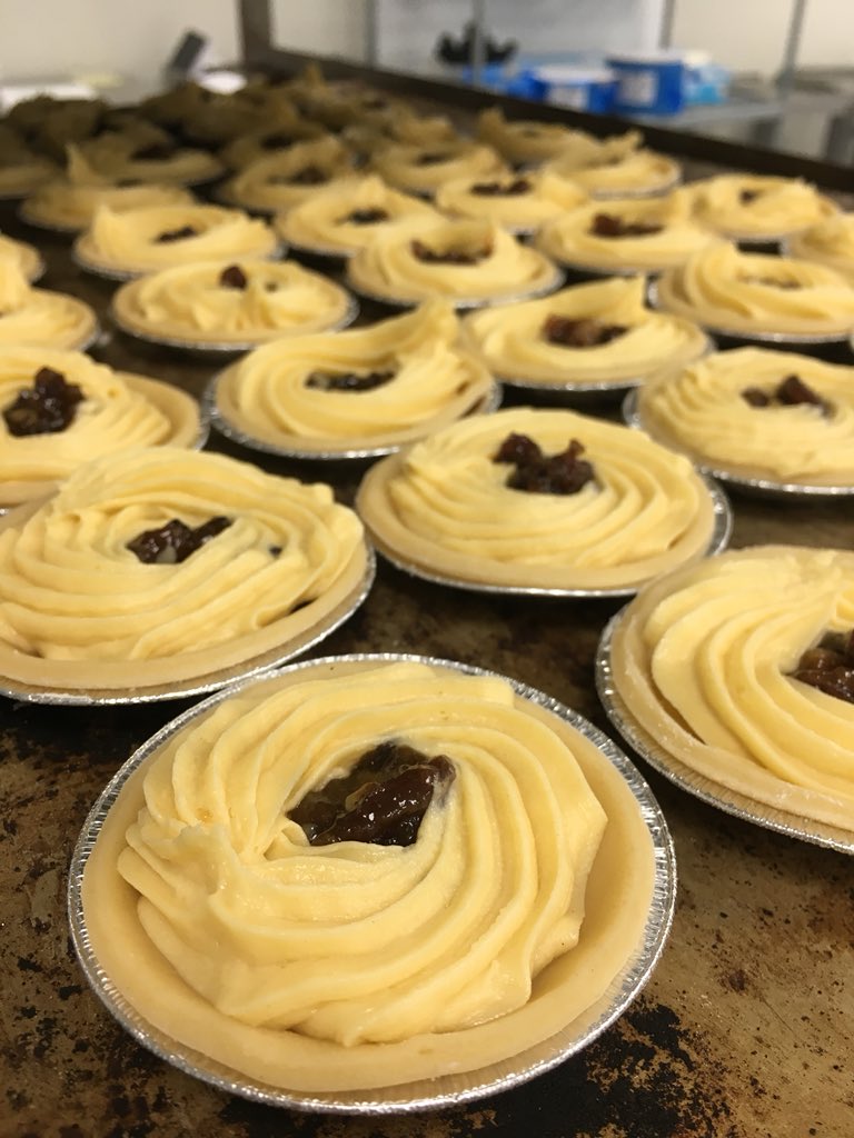 Our lovely mince pies ready for the oven🎄🎄🎄🎄 #5DaysTilChristmas