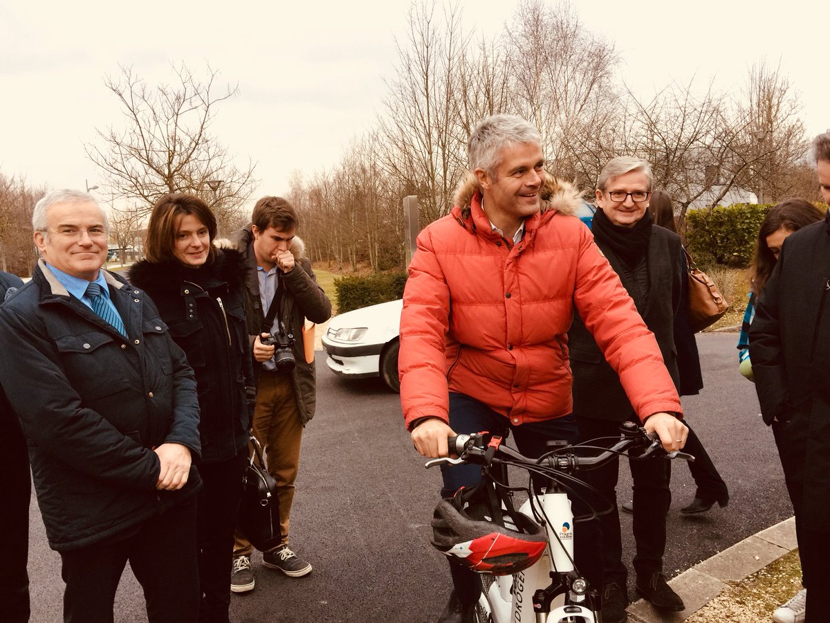 XDullin's tweet photo. Les véhicules à hydrogène c’est propre, c’est économique, c’est avant-gardiste... et surtout c’est chez nous ! 😁 https://t.co/bLSn64r2Pn