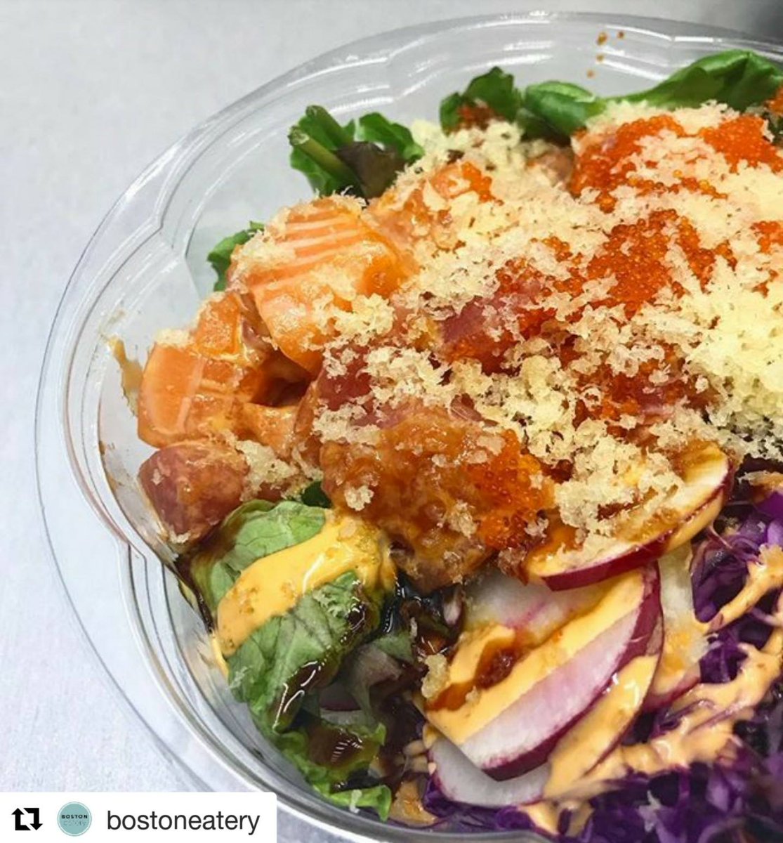 YokiBoston's tweet photo. fresh tuna + salmon poké bowl w/ mixed greens, purple cabbage, red radish, fish roe, soy sauce, spicy mayo and tempura flakes 🐠 AND if you’re not a fan of raw fish they have chicken, pork, beef &amp; veggie options #Repost #YokiExpress https://t.co/yIElqV5mss