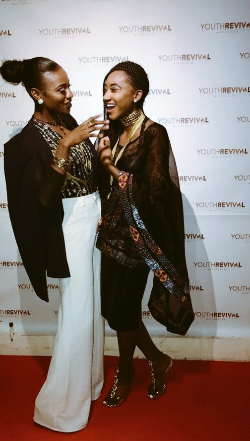 RXLCG_'s tweet photo. A Spectacular Eveningβ¨ A Phenomenal Family β€ & A Peppy Girl π (@JOnabowu π
)
There's always joy at @YouthRevivalMin π«
#YouthRevivalMin #YRChristmasEdition #Family #Love #Laughter #Revivalist #Award #SpiriGirl #ChristmasSeason https://t.co/9OrhT1eV5d